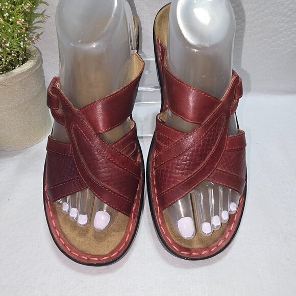 CLARKS OPEN TOED RED LEATHER SANDAL SIDE VELCRO BUCKLE WOMENS SIZE 9 EUC - Picture 2 of 7